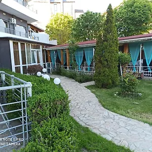 דירה Danita & Diva Restaurant Bbq&pool Bar, וארנה